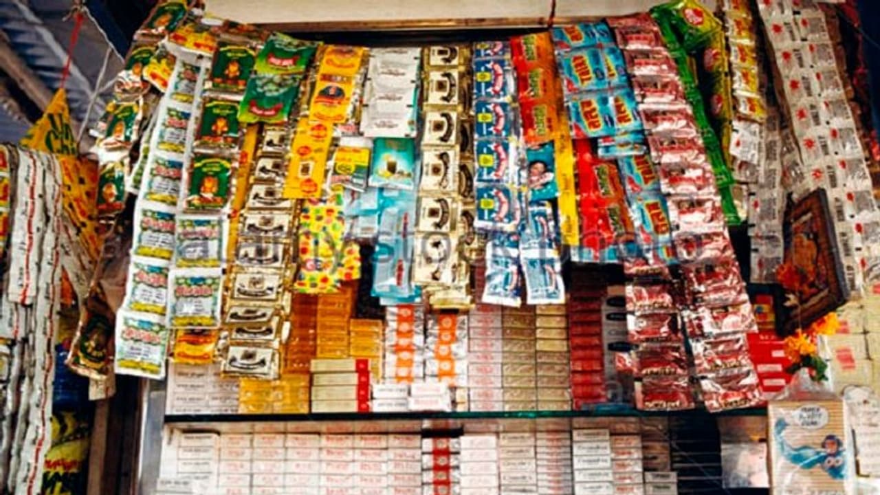 अब 18 साल से कम उम्र के लोग नहीं बेच पाएंगे सिगरेट तंबाकू, 1 जनवरी से लागू होगा ऐसा नियम अब 18 साल से कम उम्र के लोग नहीं बेच पाएंगे सिगरेट तंबाकू, 1 जनवरी से लागू होगा ऐसा नियम