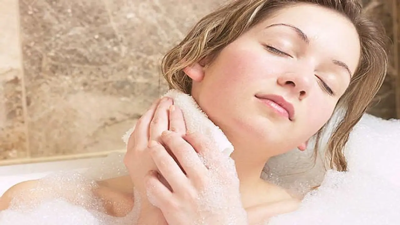 जानें, खाने के बाद तुरंत नहाना क्यों है नुकसानदेह जानें, खाने के बाद तुरंत नहाना क्यों है नुकसानदेह