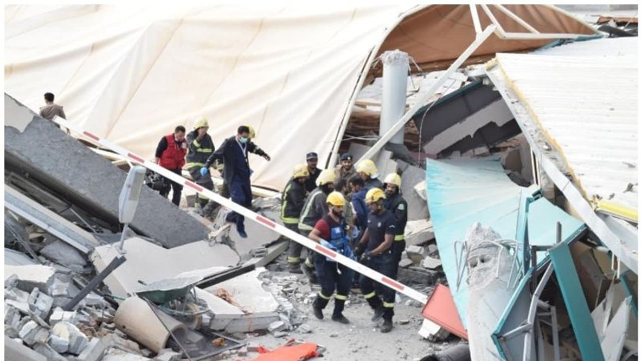 സൗദിയില് കെട്ടിടം തകര്ന്നുവീണ് രണ്ടുപേര് മരിച്ചു; 13 പേര്ക്ക് പരിക്ക് സൗദിയില് കെട്ടിടം തകര്ന്നുവീണ് രണ്ടുപേര് മരിച്ചു; 13 പേര്ക്ക് പരിക്ക്