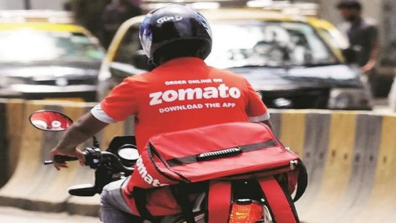 MP Police Gift ಸೈಕಲ್ನಲ್ಲಿ ಫುಡ್ ಡೆಲಿವರಿ ಮಾಡುತ್ತಿದ್ದ ಯುವಕನಿಗೆ ಬೈಕ್ ಗಿಫ್ಟ್ ನೀಡಿದ ಪೊಲೀಸ್! MP Police Gift ಸೈಕಲ್ನಲ್ಲಿ ಫುಡ್ ಡೆಲಿವರಿ ಮಾಡುತ್ತಿದ್ದ ಯುವಕನಿಗೆ ಬೈಕ್ ಗಿಫ್ಟ್ ನೀಡಿದ ಪೊಲೀಸ್!