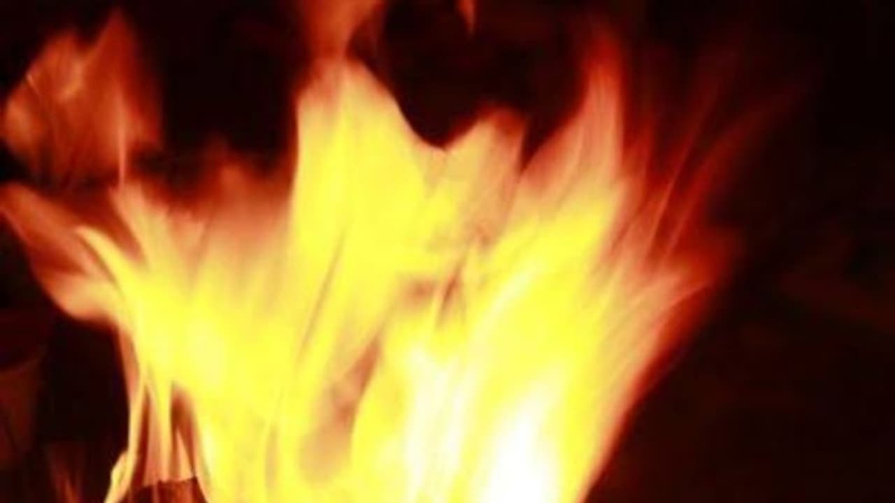 ആട്ടിറച്ചി വിളമ്പിയത് കുറഞ്ഞു; ഭാര്യയെ മണ്ണെണ്ണ ഒഴിച്ച് തീകൊളുത്തി ഭർത്താവ് ആട്ടിറച്ചി വിളമ്പിയത് കുറഞ്ഞു; ഭാര്യയെ മണ്ണെണ്ണ ഒഴിച്ച് തീകൊളുത്തി ഭർത്താവ്