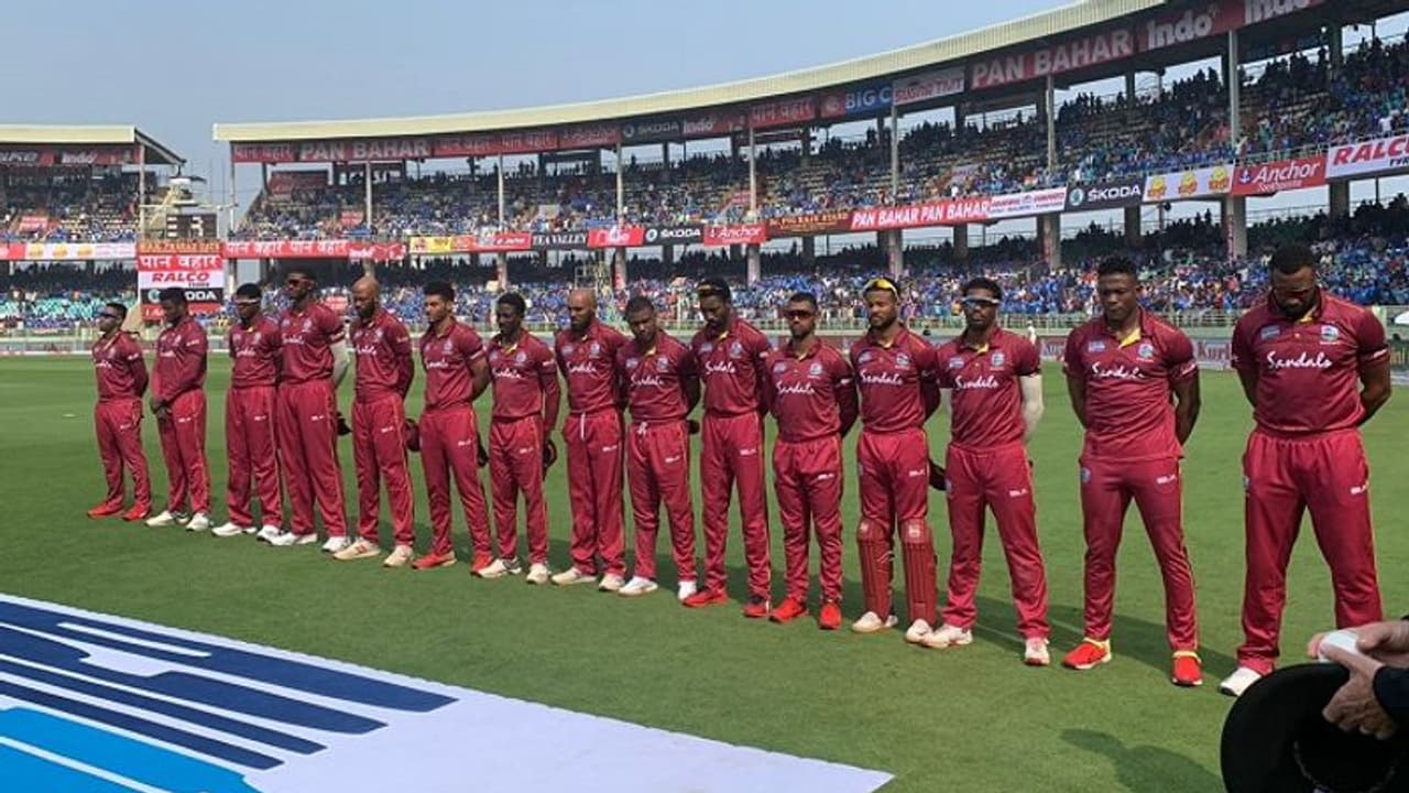2ನೇ ಏಕದಿನ: ಕಪ್ಪು ಪಟ್ಟಿ ಧರಿಸಿ ಕಣಕ್ಕಿಳಿದ ವೆಸ್ಟ್ ಇಂಡೀಸ್, ಇಲ್ಲಿದೆ ಕಾರಣ!