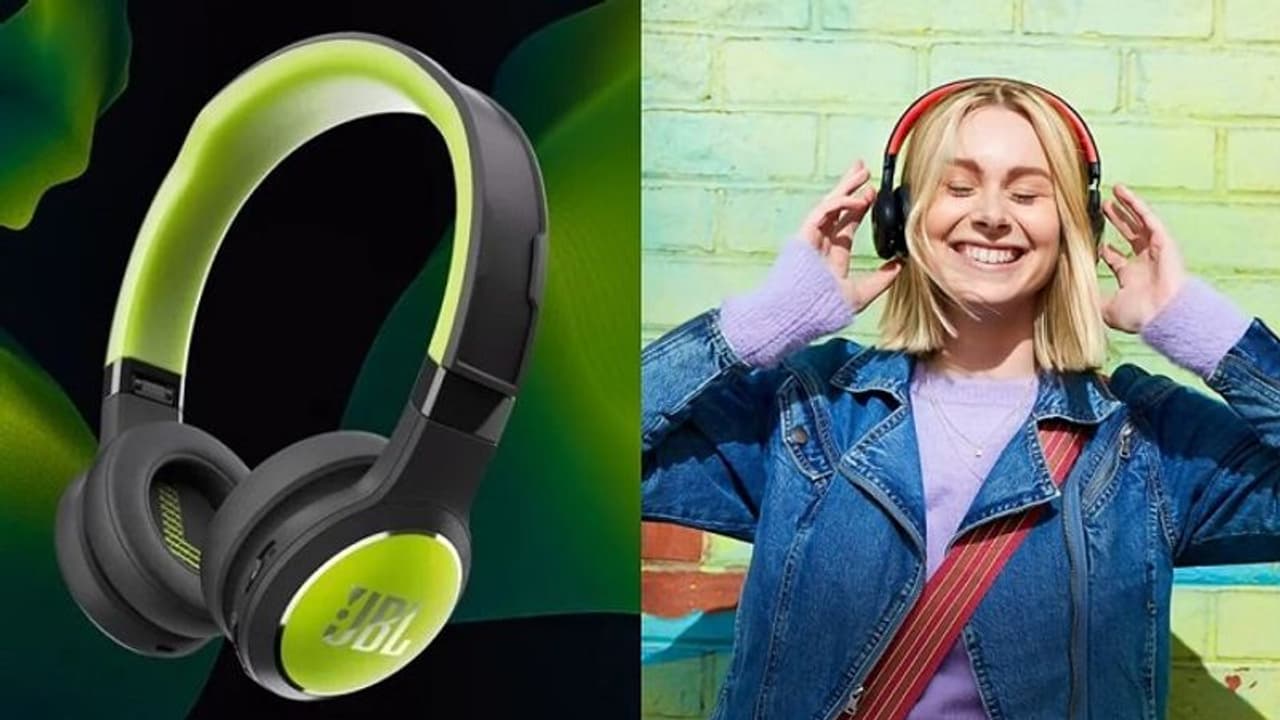 కొత్త సోలార్ పవర్ హెడ్ఫోన్స్...ఒక్కసారి చార్జ్ చేస్తే 3 రోజులవరకు.. కొత్త సోలార్ పవర్ హెడ్ఫోన్స్...ఒక్కసారి చార్జ్ చేస్తే 3 రోజులవరకు..