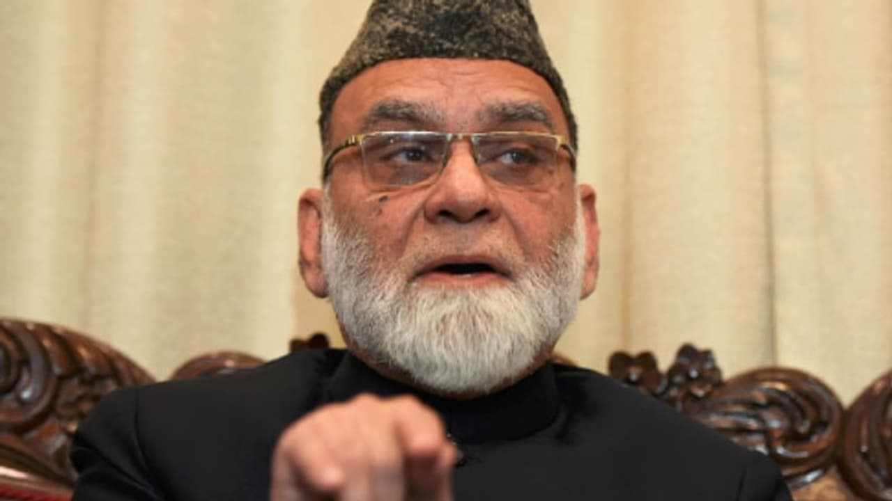 আরও সংযম চাই, নাগরিকত্ব আইনের আগুনে জল ছেটালেন জামে মসজিদের শাহি ইমাম আরও সংযম চাই, নাগরিকত্ব আইনের আগুনে জল ছেটালেন জামে মসজিদের শাহি ইমাম