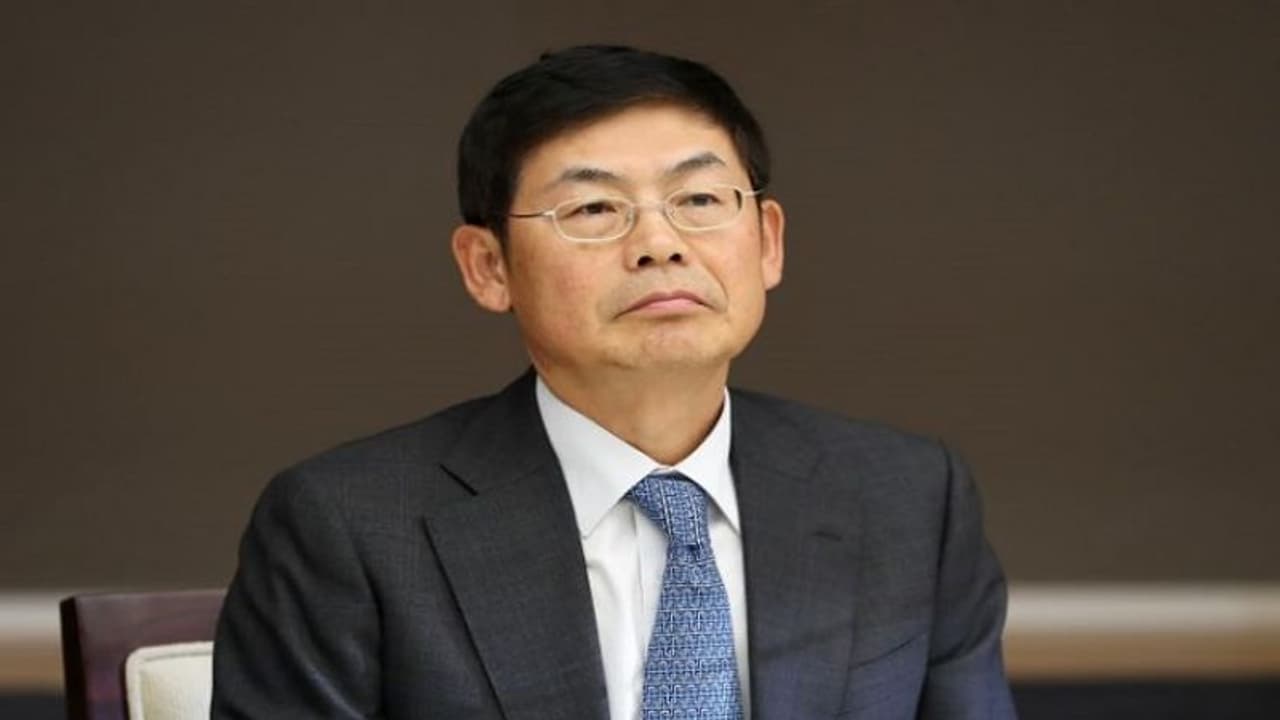 శామ్సంగ్ చైర్మన్ కి జైలు శిక్ష... కారణం..? శామ్సంగ్ చైర్మన్ కి జైలు శిక్ష... కారణం..?