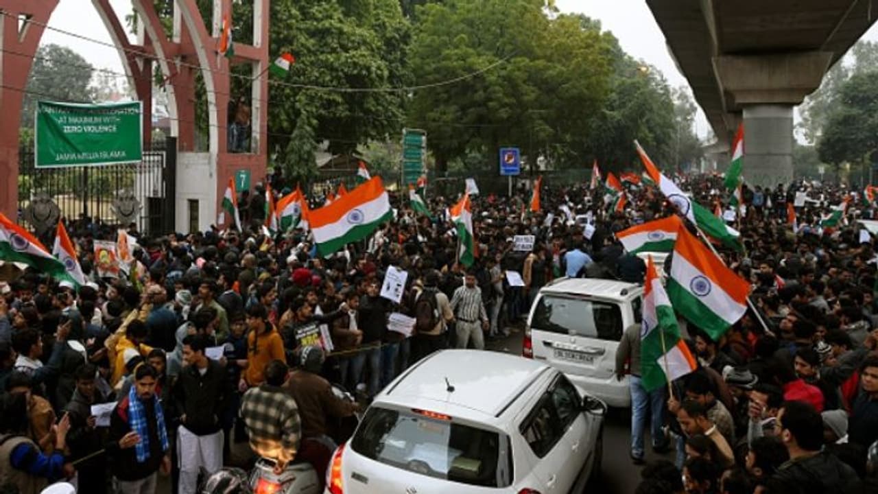പിന്തുണ അഭ്യർത്ഥിച്ച് ജാമിയ വിദ്യാർത്ഥികൾ; ഇന്ന് ചെങ്കോട്ടയിലേക്ക് മാർച്ച് പിന്തുണ അഭ്യർത്ഥിച്ച് ജാമിയ വിദ്യാർത്ഥികൾ; ഇന്ന് ചെങ്കോട്ടയിലേക്ക് മാർച്ച്