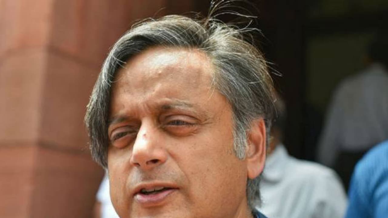 ಶಶಿ ತರೂರ್ ವಿರುದ್ಧ ಬಂಧನ ವಾರಂಟ್! ಶಶಿ ತರೂರ್ ವಿರುದ್ಧ ಬಂಧನ ವಾರಂಟ್!