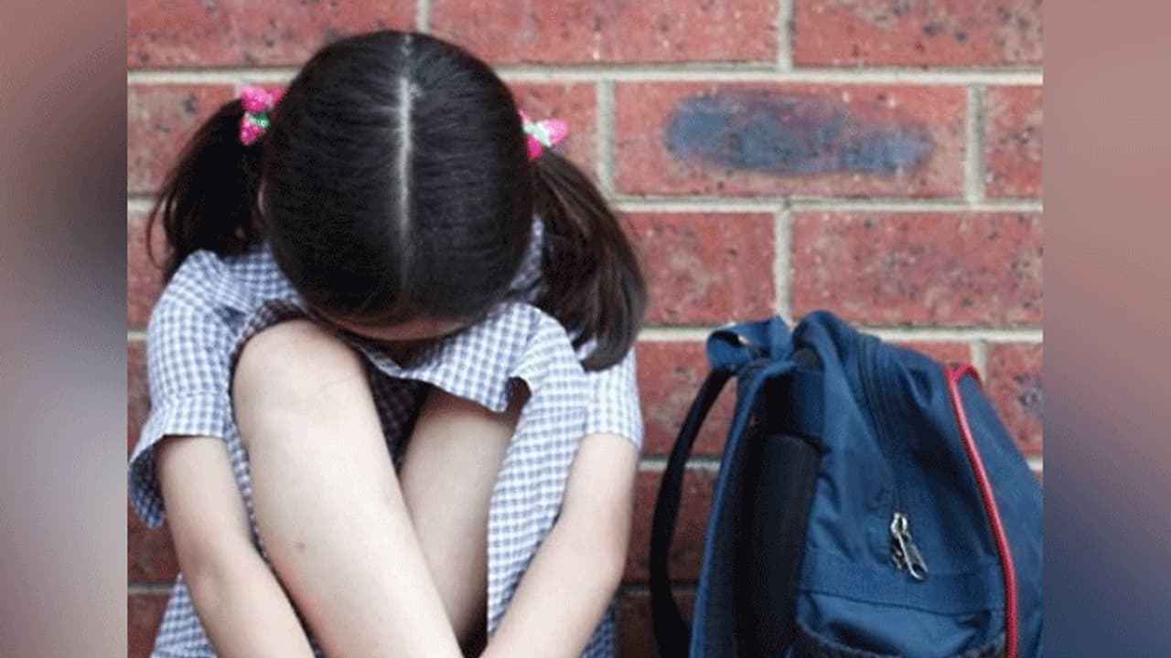 ವಿದ್ಯಾರ್ಥಿನಿಗೆ ಗುಂಡು ಸೂಜಿನಿಂದ 40 ಬಾರಿ ಚುಚ್ಚಿದ ಶಿಕ್ಷಕಿ