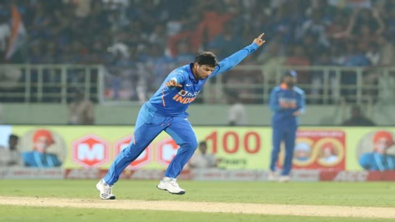 2ನೇ ಹ್ಯಾಟ್ರಿಕ್ ವಿಕೆಟ್ ಕಬಳಿಸಿ ಕುಲ್ದೀಪ್ ದಾಖಲೆ; ಭಾರತದ ಮೊದಲ ಬೌಲರ್! 2ನೇ ಹ್ಯಾಟ್ರಿಕ್ ವಿಕೆಟ್ ಕಬಳಿಸಿ ಕುಲ್ದೀಪ್ ದಾಖಲೆ; ಭಾರತದ ಮೊದಲ ಬೌಲರ್!