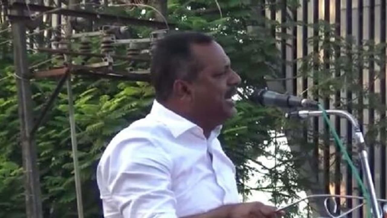 குடியுரிமை சட்டத்தை அமல் படுத்தினால் கர்நாடகாவே பற்றி எரியும் !! முன்னாள் அமைச்சரின் சர்ச்சைப் பேச்சு !!