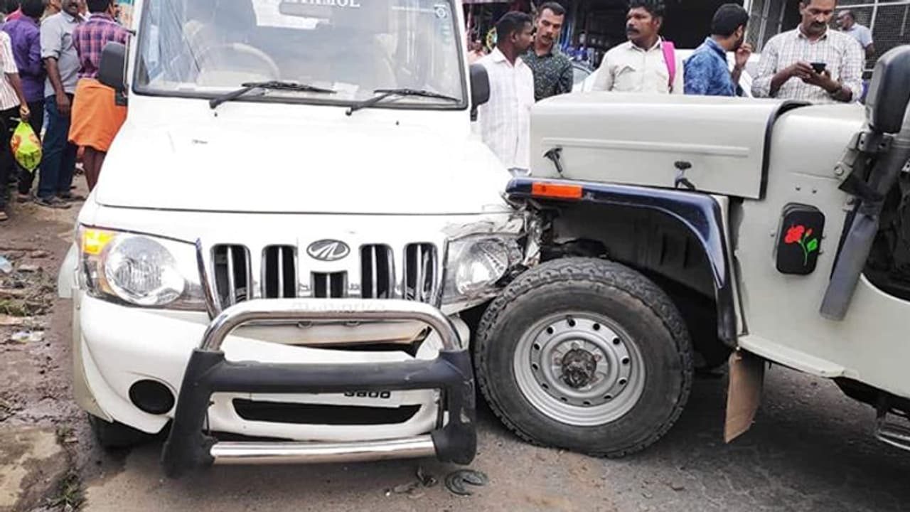പട്ടാപ്പകൽ ബൊലേറോ ജീപ്പ് മോഷ്ടിക്കാന് ശ്രമം; വാഹനങ്ങൾ ഇടിച്ചു തെറിപ്പിച്ച പ്രതി പിടിയില് പട്ടാപ്പകൽ ബൊലേറോ ജീപ്പ് മോഷ്ടിക്കാന് ശ്രമം; വാഹനങ്ങൾ ഇടിച്ചു തെറിപ്പിച്ച പ്രതി പിടിയില്