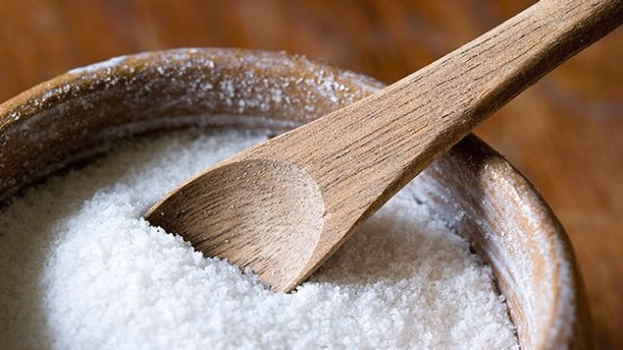 এক চিমটে লবন দিয়েই কাটিয়ে উঠুন খারাপ সময়, মনে রাখুন এই সহজ নিয়মগুলি এক চিমটে লবন দিয়েই কাটিয়ে উঠুন খারাপ সময়, মনে রাখুন এই সহজ নিয়মগুলি