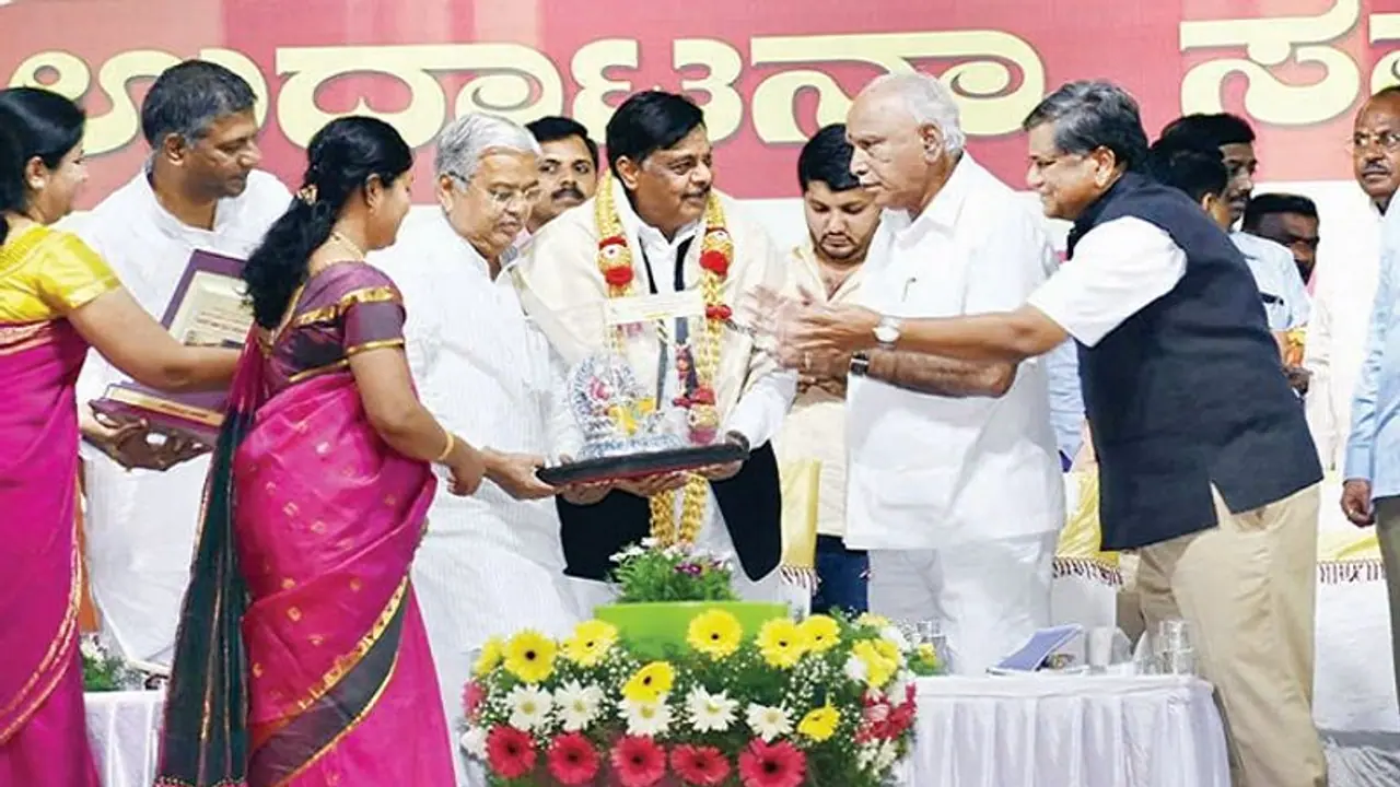 ಸಿದ್ದರಾಮಯ್ಯ ಆಪ್ತ ಮಹದೇವಪ್ಪಗೆ ಸಿಎಂ ಯಡಿಯೂರಪ್ಪ ಸನ್ಮಾನ! ಸಿದ್ದರಾಮಯ್ಯ ಆಪ್ತ ಮಹದೇವಪ್ಪಗೆ ಸಿಎಂ ಯಡಿಯೂರಪ್ಪ ಸನ್ಮಾನ!