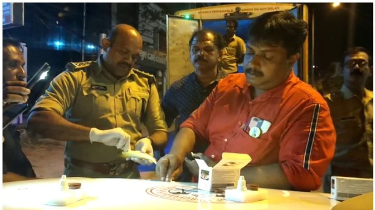 തിരുവനന്തപുരത്ത് ഫോർമാലിൻ ചേർത്ത മത്സ്യം പിടിച്ചെടുത്തു; പിടിച്ചത് അഞ്ച് ലക്ഷം രൂപയുടെ മീൻ തിരുവനന്തപുരത്ത് ഫോർമാലിൻ ചേർത്ത മത്സ്യം പിടിച്ചെടുത്തു; പിടിച്ചത് അഞ്ച് ലക്ഷം രൂപയുടെ മീൻ