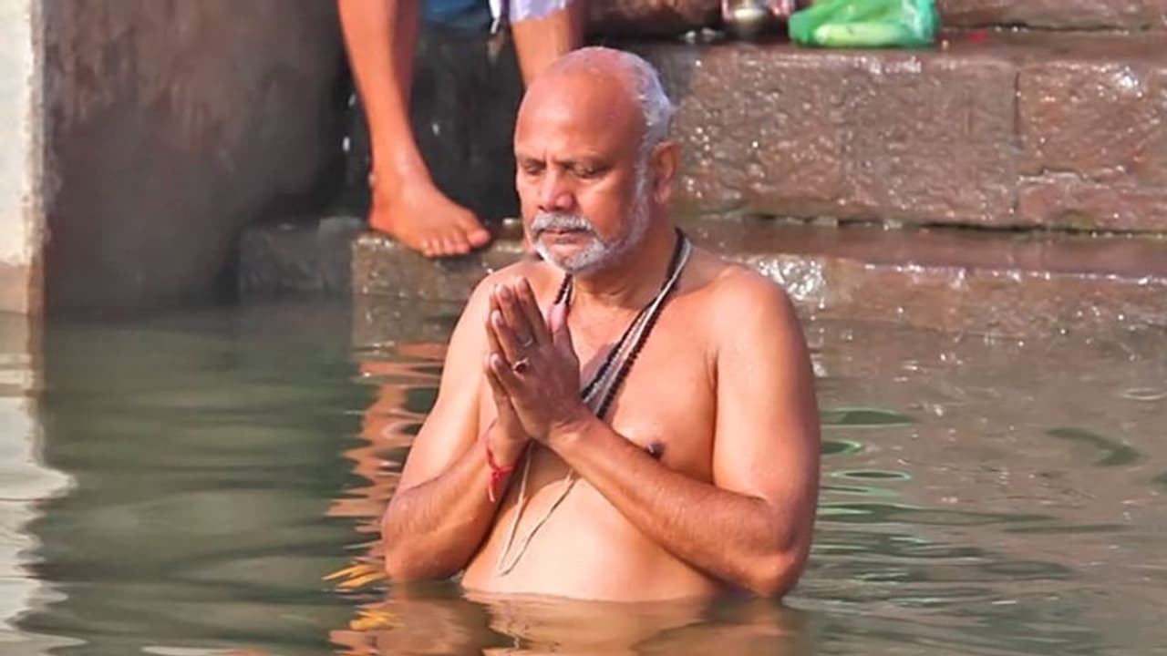 नहाते समय ये 1 मंत्र बोलने से दूर हो सकता है बुरा समय और घर में बनी रहती है सुख समृद्धि नहाते समय ये 1 मंत्र बोलने से दूर हो सकता है बुरा समय और घर में बनी रहती है सुख समृद्धि