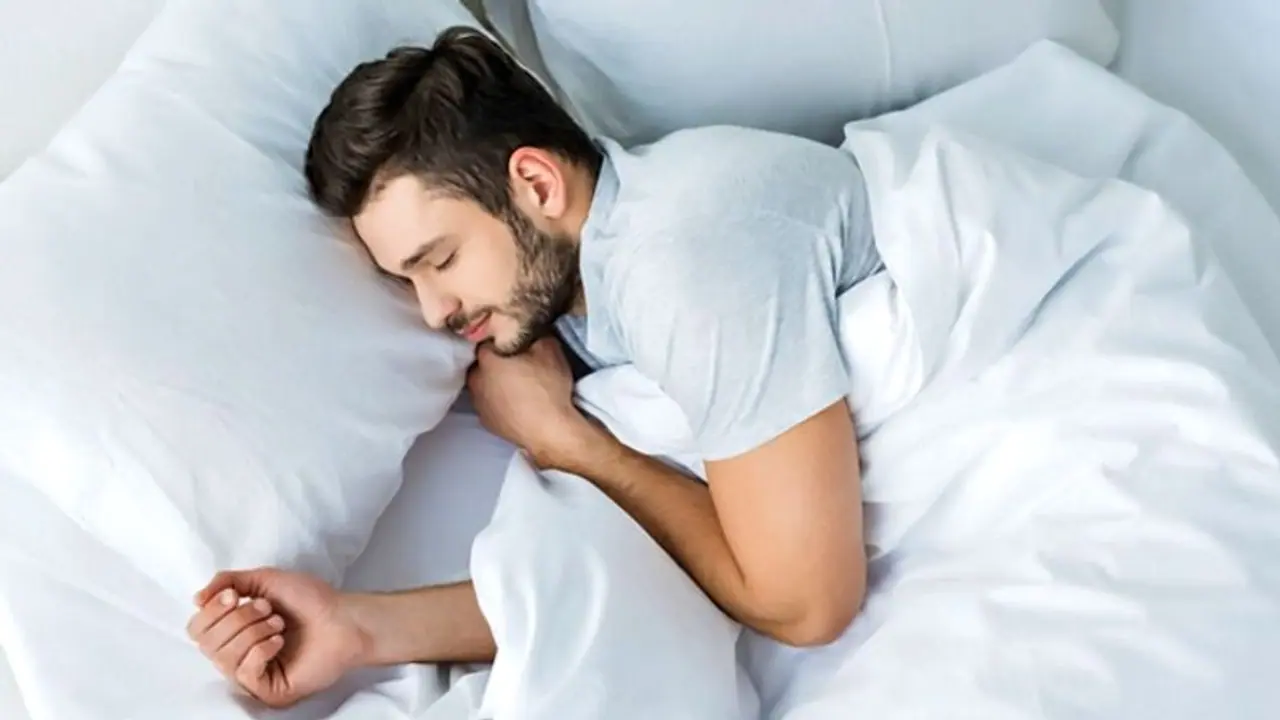 रात में भूलकर भी तिलक लगाकर नहीं सोना चाहिए, सोते समय ध्यान रखनी चाहिए ये बातें भी