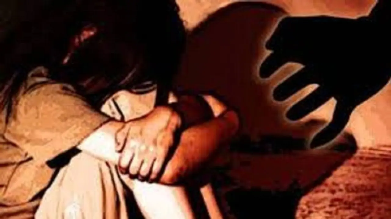 बड़ी बहन के बाद अब छोटी बहन से किया दुराचार, मां बाप कर चुके हैं आत्महत्या, जेल से बाहर आया है दरिंदा बड़ी बहन के बाद अब छोटी बहन से किया दुराचार, मां बाप कर चुके हैं आत्महत्या, जेल से बाहर आया है दरिंदा