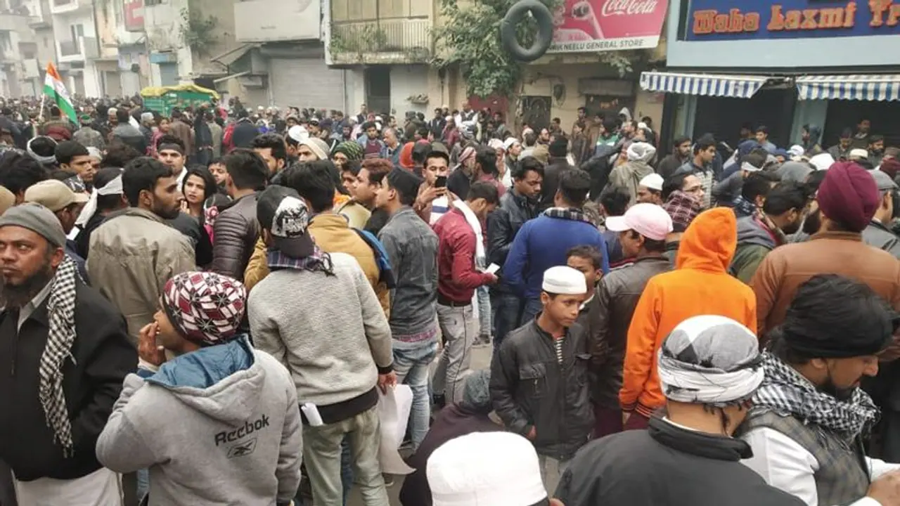 పౌరసత్వ రగడ: ఎర్రకోట వద్ద రణరంగం, ప్రముఖుల అరెస్ట్ పౌరసత్వ రగడ: ఎర్రకోట వద్ద రణరంగం, ప్రముఖుల అరెస్ట్