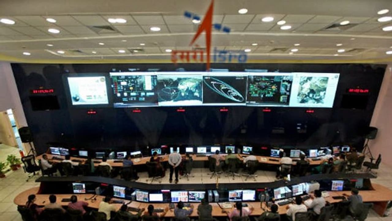 ISRO में होगी टेक्निकल और लाइब्रेरी असिस्टेंट के पदों पर नियुक्तियां, जानें डिटेल्स ISRO में होगी टेक्निकल और लाइब्रेरी असिस्टेंट के पदों पर नियुक्तियां, जानें डिटेल्स