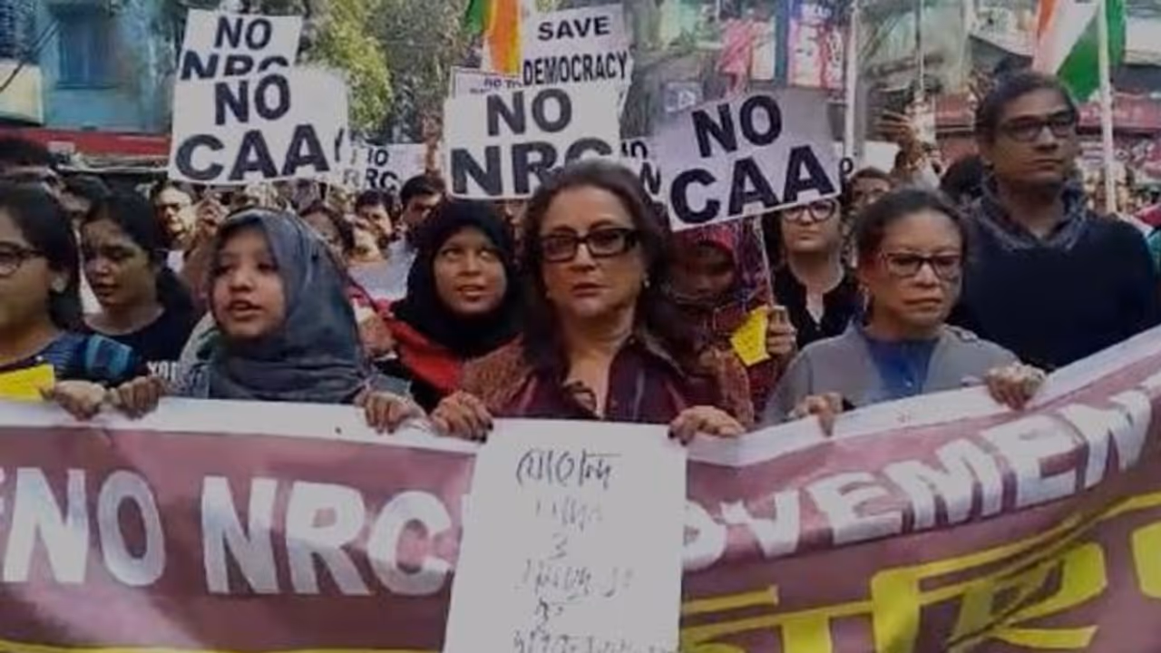 সিএএ নিয়ে 'ভুয়ো ছবি' পোস্ট, অপর্ণা সেনকে আইনি নোটিস