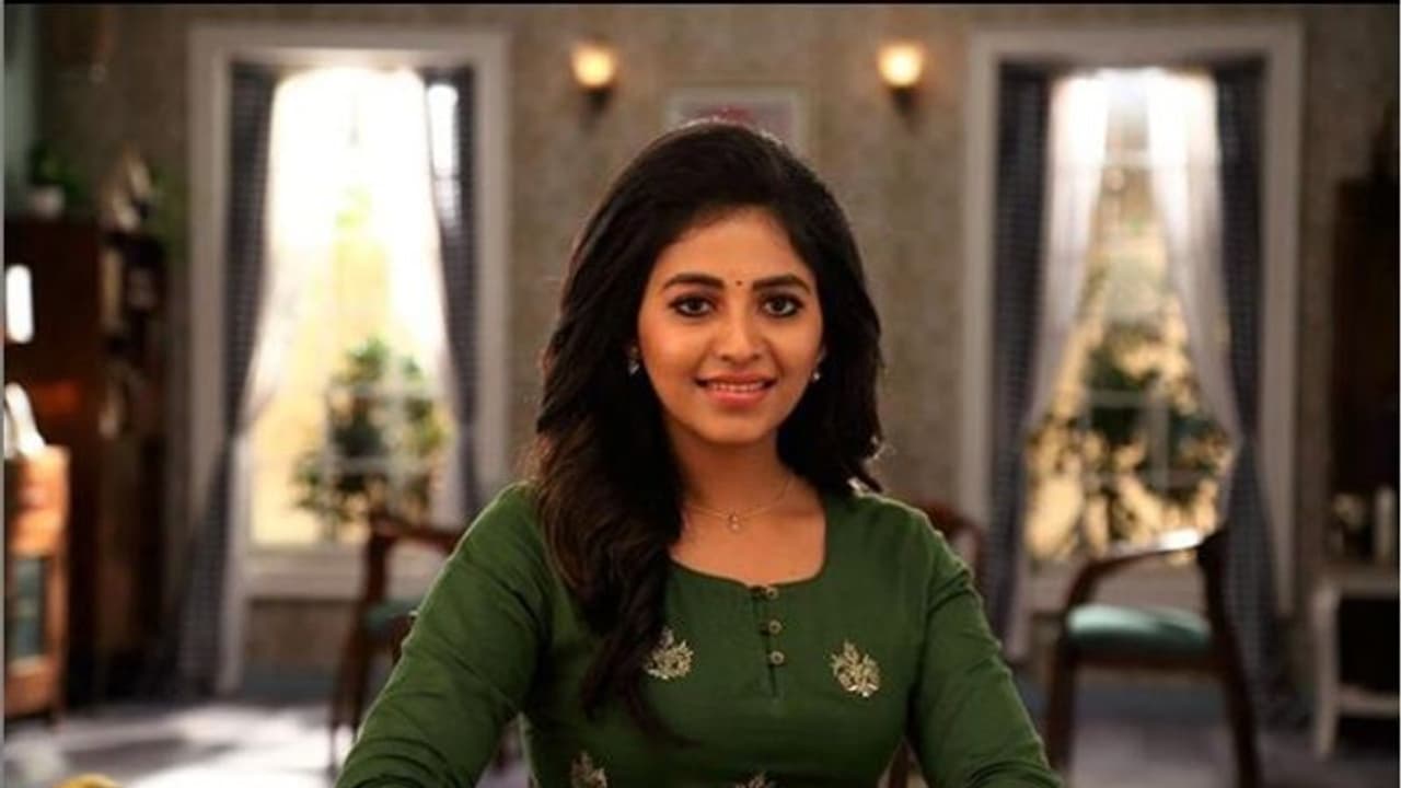 గ్యాప్ తీసుకుంటే ఎవరితోనో వెళ్లిపోయానని అన్నారు.. నటి అంజలి కామెంట్స్! గ్యాప్ తీసుకుంటే ఎవరితోనో వెళ్లిపోయానని అన్నారు.. నటి అంజలి కామెంట్స్!