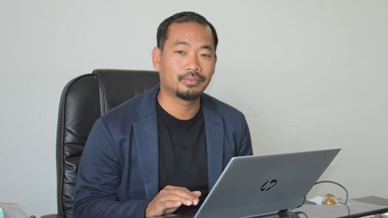 പന്ത്രണ്ടാമത്തെ വയസ്സില് അനാഥനായി, വിദ്യാഭ്യാസത്തിനുപോലും വഴിയില്ലാതെ അലഞ്ഞു, ഇന്ന് എത്രയോ കുട്ടികള്ക്ക് താങ്ങാണ് പന്ത്രണ്ടാമത്തെ വയസ്സില് അനാഥനായി, വിദ്യാഭ്യാസത്തിനുപോലും വഴിയില്ലാതെ അലഞ്ഞു, ഇന്ന് എത്രയോ കുട്ടികള്ക്ക് താങ്ങാണ്