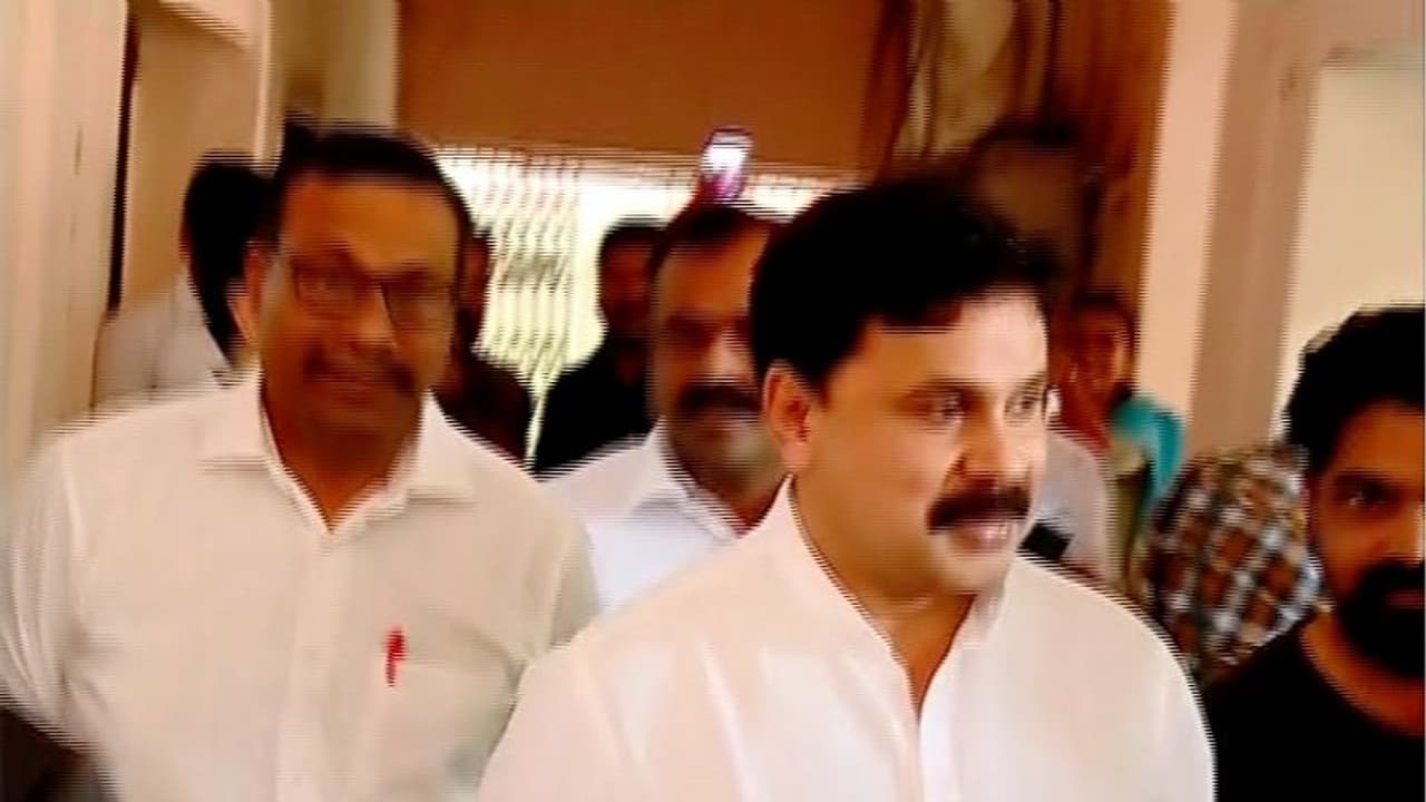 നടി ആക്രമിക്കപ്പെട്ട കേസ്: ദൃശ്യങ്ങള്‍ പരിശോധിക്കാന്‍ ദിലീപ് എത്തി, സാങ്കേതിക വിദഗ്ധനും പരിശോധിച്ചു