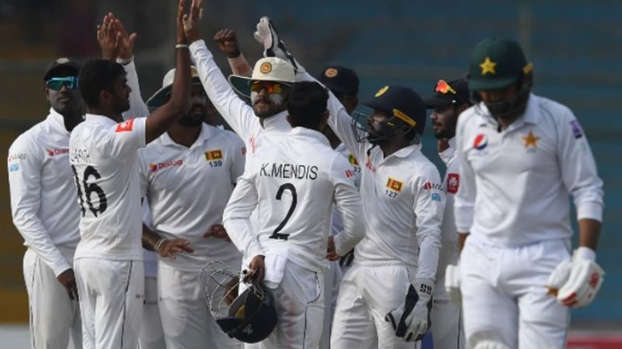 ശ്രീങ്കയ്ക്കെതിരായ രണ്ടാം ടെസ്റ്റില് പാകിസ്ഥാന് ബാറ്റിങ് തകര്ച്ച ശ്രീങ്കയ്ക്കെതിരായ രണ്ടാം ടെസ്റ്റില് പാകിസ്ഥാന് ബാറ്റിങ് തകര്ച്ച