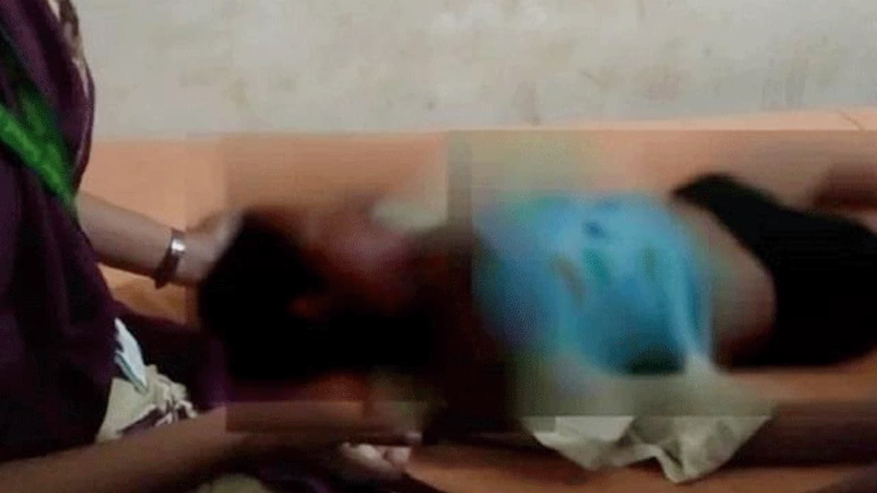 दरिंदों ने 19 साल की लड़की को मरने को किया मजबूर, आखिर में गैंगरेप पीड़िता ने खुद को लगा ली आग