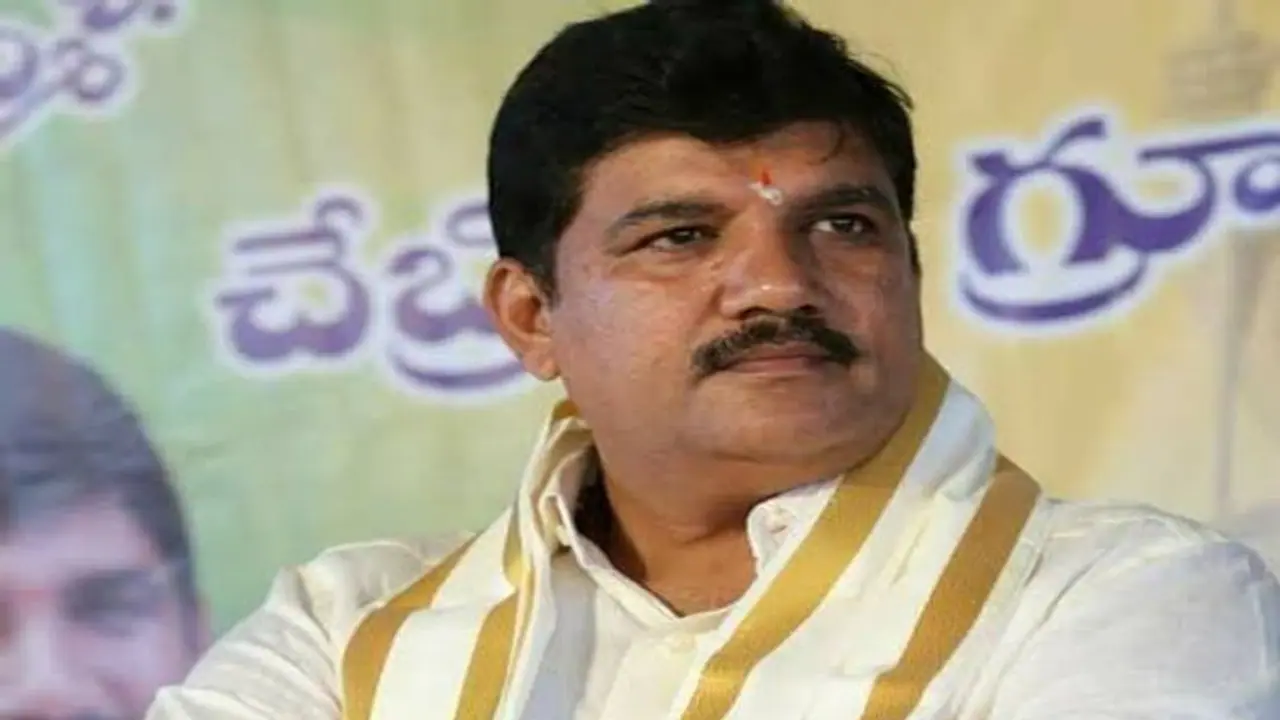 చంద్రబాబు నాయుడి పేరు చెప్తే విజయసాయిరెడ్డి రూ.25 కోట్లు ఇస్తామన్నారు - మాజీ ఎమ్మెల్యే ధూళిపాళ్ల నరేంద్రకుమార్
