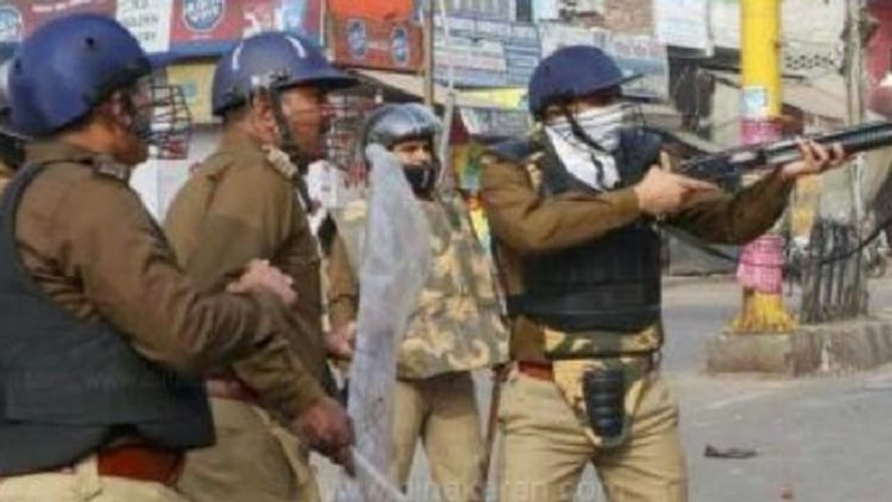 கர்நாடகாவில் வன்முறை !! குடியுரிமை சட்டத்தை எதிர்த்து போராட்டம் !! துப்பாக்கி சூடு… 2 பேர் பலி !! கர்நாடகாவில் வன்முறை !! குடியுரிமை சட்டத்தை எதிர்த்து போராட்டம் !! துப்பாக்கி சூடு… 2 பேர் பலி !!