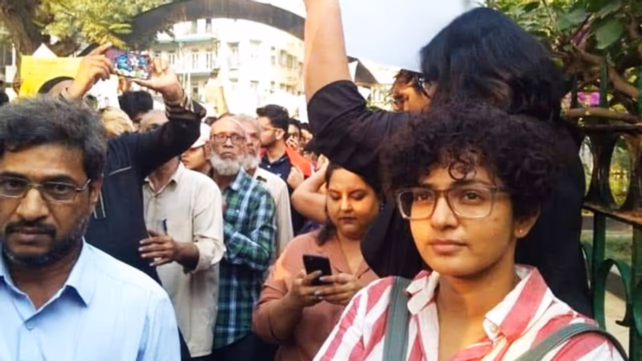 'നട്ടെല്ലിന്റെ സ്ഥാനത്ത് വാഴപ്പിണ്ടിയുള്ളവർക്ക് പാര്വതിയെ മനസിലാകില്ല'; കുറിപ്പ് 'നട്ടെല്ലിന്റെ സ്ഥാനത്ത് വാഴപ്പിണ്ടിയുള്ളവർക്ക് പാര്വതിയെ മനസിലാകില്ല'; കുറിപ്പ്