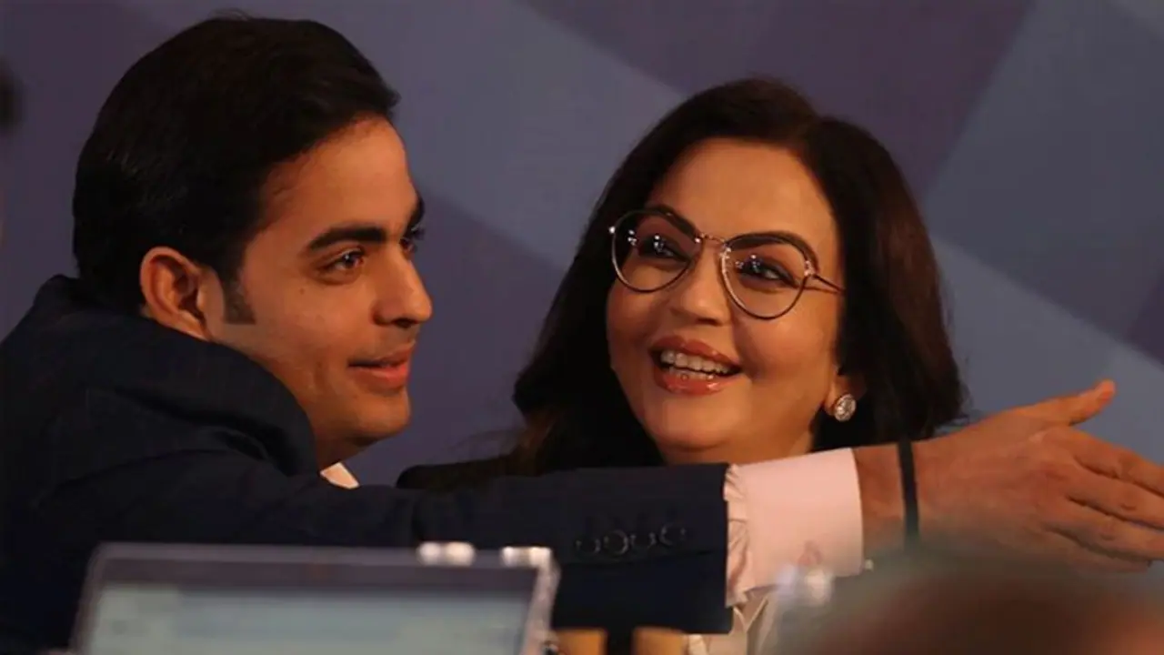 IPL ऑक्शन 2020 में दिखा नीता अंबानी का जलवा, पहले ही दांव में सभी टीमों को किया चित IPL ऑक्शन 2020 में दिखा नीता अंबानी का जलवा, पहले ही दांव में सभी टीमों को किया चित