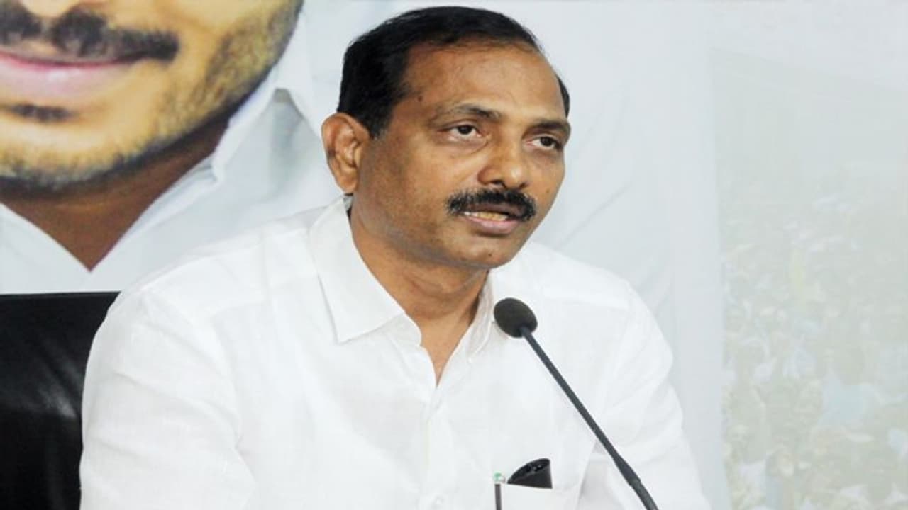 రాజధాని వివాదం... తల తోక తీసేసి పార్టులు పార్టులుగా విడగొడతారా...: వైసిపి ఎమ్మెల్యే గోపిరెడ్డి రాజధాని వివాదం... తల తోక తీసేసి పార్టులు పార్టులుగా విడగొడతారా...: వైసిపి ఎమ్మెల్యే గోపిరెడ్డి