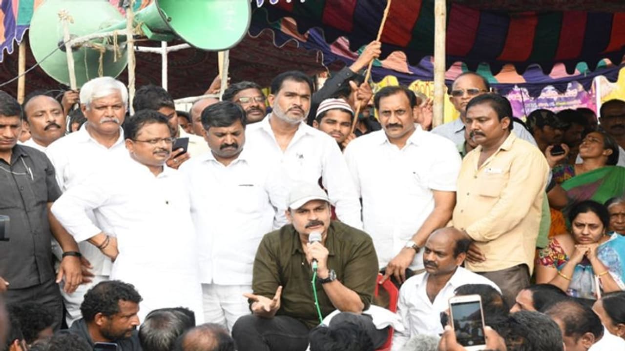 రైతుల జీవితాలతో ఆడుకున్నది చంద్రబాబే... తగిన శాస్తి జరిగింది: నాగబాబు రైతుల జీవితాలతో ఆడుకున్నది చంద్రబాబే... తగిన శాస్తి జరిగింది: నాగబాబు