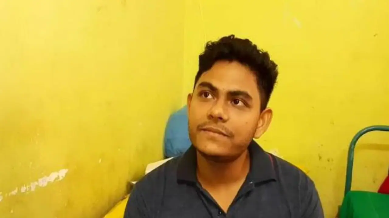 রক্তের অভাবে মরণাপন্ন রোগী, সেবার পথ দেখালেন বর্ধমানের তরুণ চিকিৎসক রক্তের অভাবে মরণাপন্ন রোগী, সেবার পথ দেখালেন বর্ধমানের তরুণ চিকিৎসক