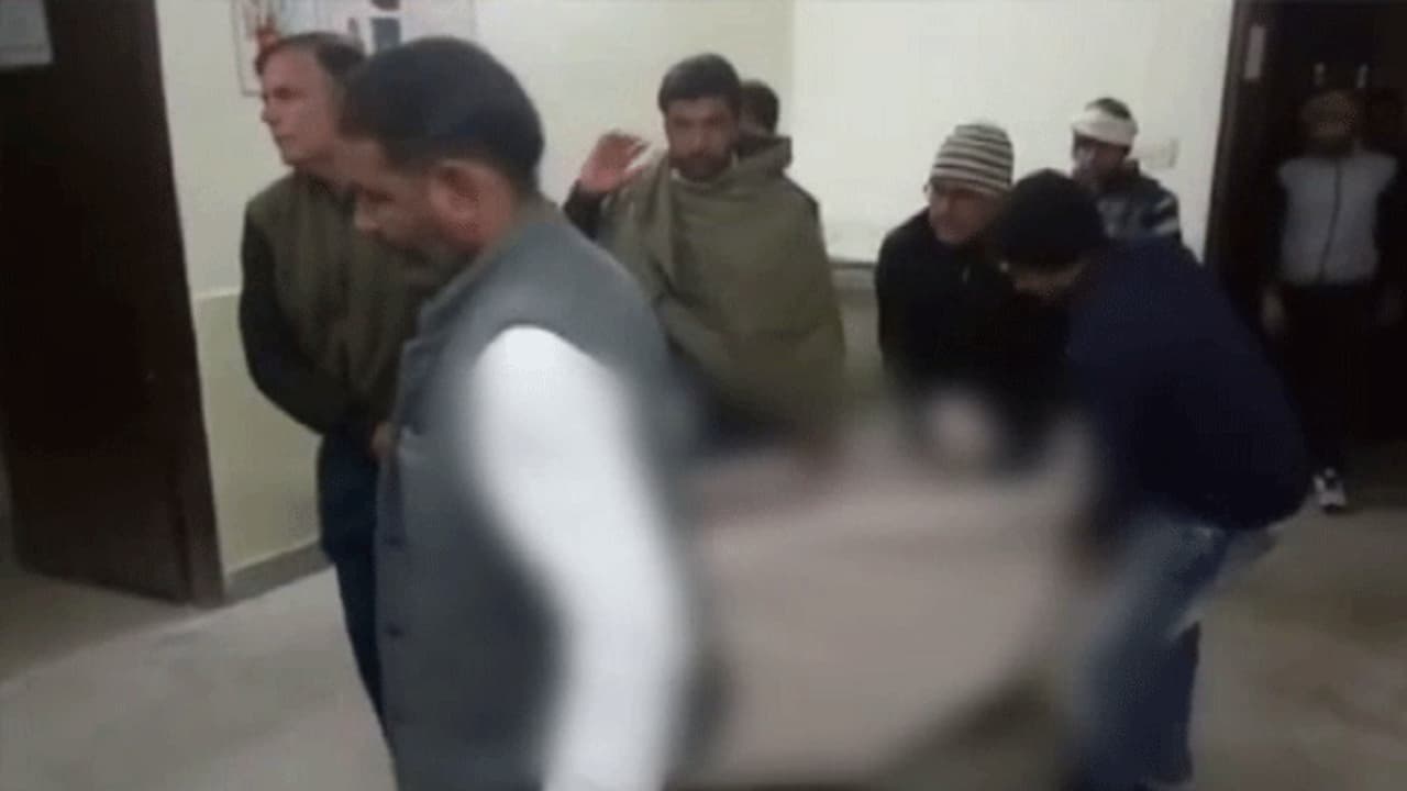 सैनिक स्कूल में शर्मनाक खबर: रिटायर मेजर ने लगाई फांसी, मरने से पहले लिखा 3 पेज का सुसाइड नोट सैनिक स्कूल में शर्मनाक खबर: रिटायर मेजर ने लगाई फांसी, मरने से पहले लिखा 3 पेज का सुसाइड नोट