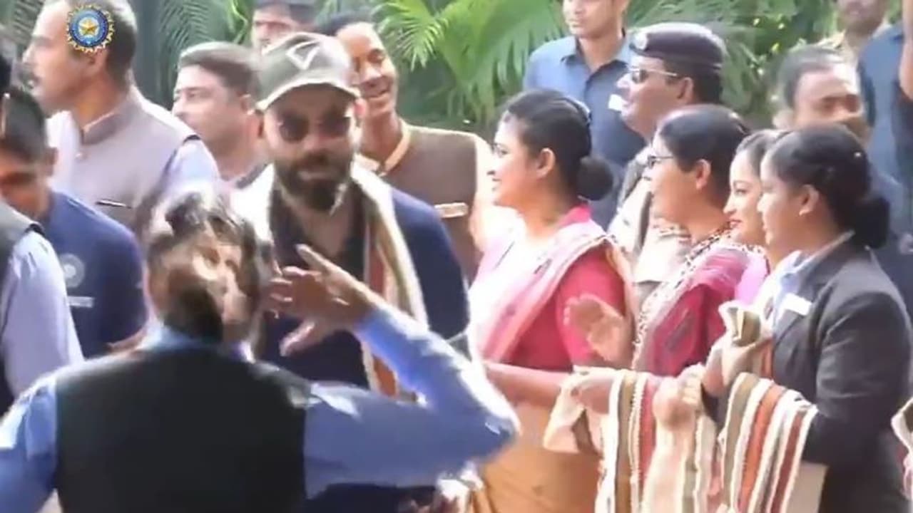 ಭುವನೇಶ್ವರದಲ್ಲಿ ಕೊಹ್ಲಿ ಸೈನ್ಯಕ್ಕೆ ಅದ್ಧೂರಿ ಸ್ವಾಗತ!