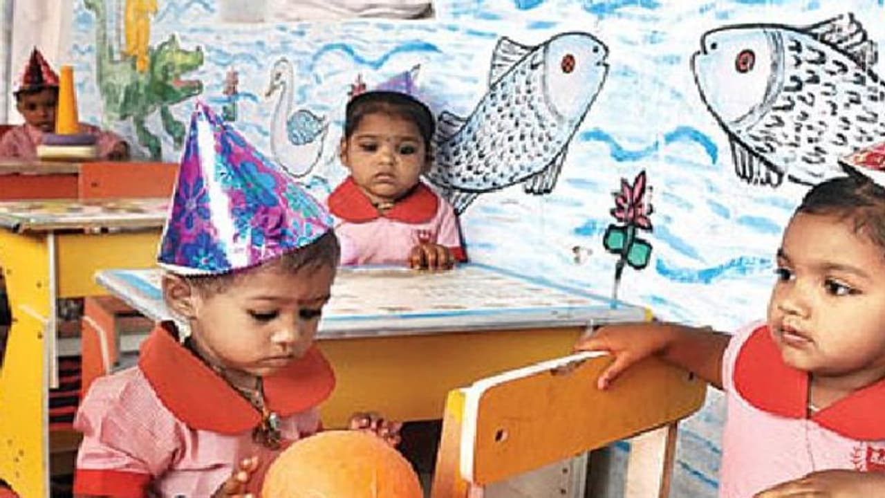 മലപ്പുറം ജില്ലയിലെ പട്ടിക വർഗ കോളനികളിൽ ഏഴ് സ്മാർട്ട് അങ്കണവാടികൾ മലപ്പുറം ജില്ലയിലെ പട്ടിക വർഗ കോളനികളിൽ ഏഴ് സ്മാർട്ട് അങ്കണവാടികൾ