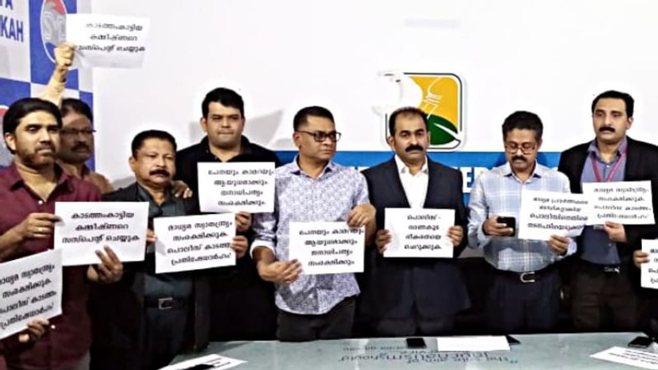 മംഗളൂരുവില് മാധ്യമപ്രവർത്തകരെ കസ്റ്റഡിയിലെടുത്ത സംഭവം; റിയാദ് ഇന്ത്യൻ മീഡിയാ ഫോറം പ്രതിഷേധിച്ചു മംഗളൂരുവില് മാധ്യമപ്രവർത്തകരെ കസ്റ്റഡിയിലെടുത്ത സംഭവം; റിയാദ് ഇന്ത്യൻ മീഡിയാ ഫോറം പ്രതിഷേധിച്ചു