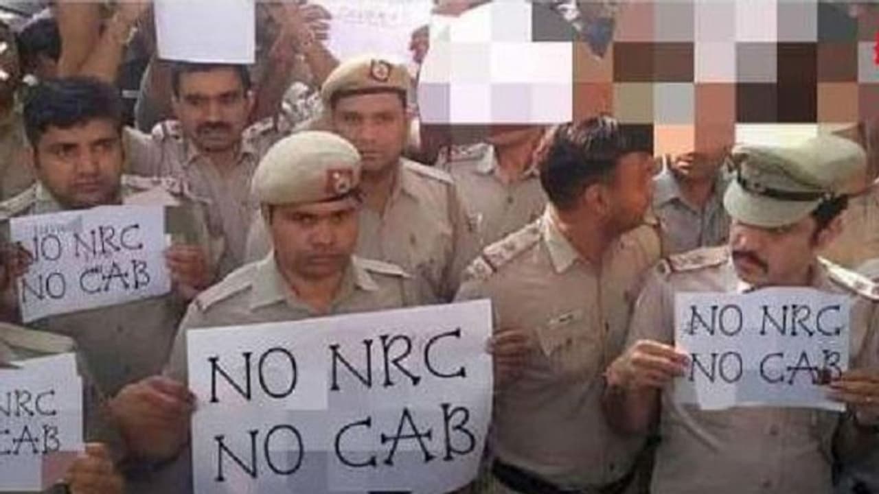 Fact Check: ಪೌರತ್ವ ಕಾಯ್ದೆ ವಿರೋಧಿಸಿ ಪ್ರತಿಭಟನೆಗಿಳಿದ್ರಾ ಪೊಲೀಸರು? Fact Check: ಪೌರತ್ವ ಕಾಯ್ದೆ ವಿರೋಧಿಸಿ ಪ್ರತಿಭಟನೆಗಿಳಿದ್ರಾ ಪೊಲೀಸರು?