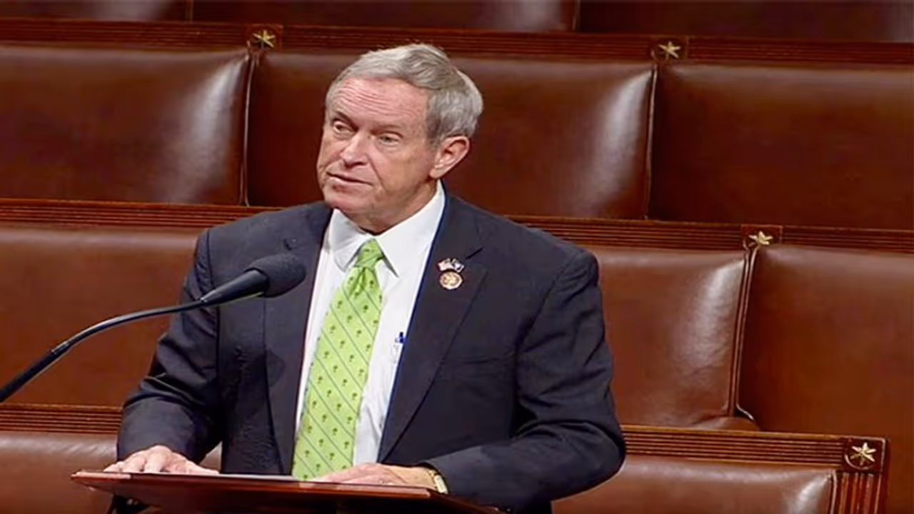 ट्रंप के सांसद ने धारा 370 हटाने का किया समर्थन, कहा, विकास को गति देने के लिए लड़ रहे PM मोदी ट्रंप के सांसद ने धारा 370 हटाने का किया समर्थन, कहा, विकास को गति देने के लिए लड़ रहे PM मोदी