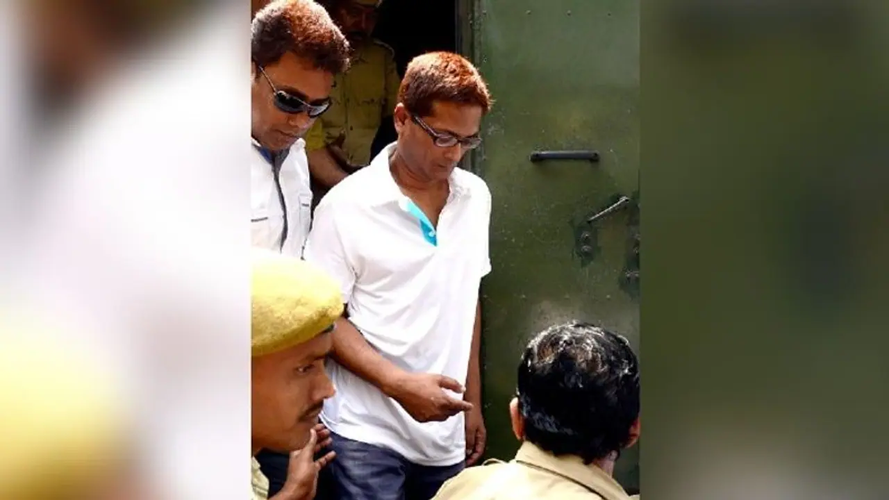 ফের জেলেই রোজভ্যালির কর্ণধার, গৌতম কুন্ডুর জামিনের আবেদন খারিজ ফের জেলেই রোজভ্যালির কর্ণধার, গৌতম কুন্ডুর জামিনের আবেদন খারিজ