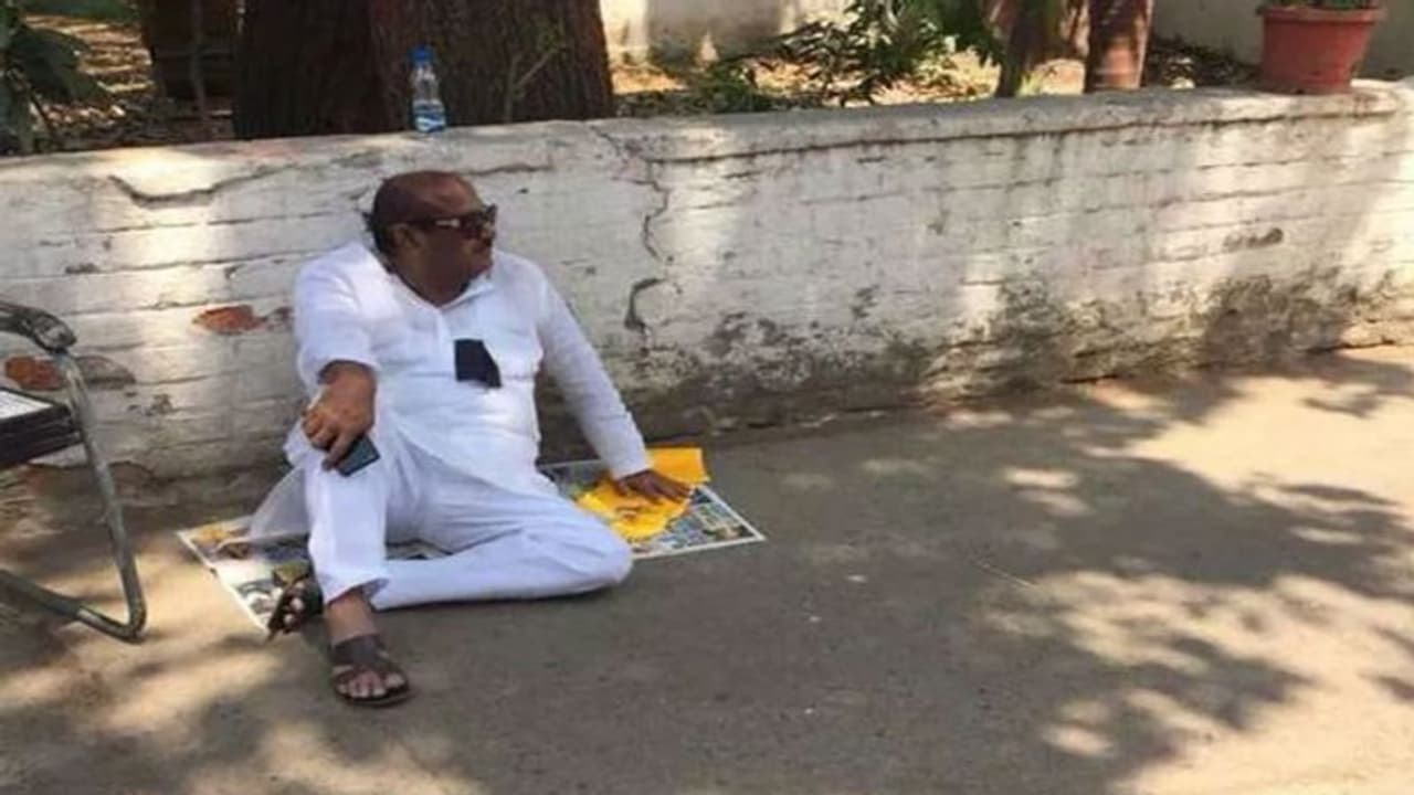 మాజీ ఎంపీ జేసీ దివాకర్ రెడ్డికి భారీ షాక్ మాజీ ఎంపీ జేసీ దివాకర్ రెడ్డికి భారీ షాక్