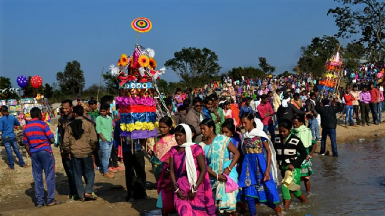 অগ্রহায়ণ সংক্রান্তি থেকে পৌষ সংক্রান্তি অবধি পালিত হয় বাংলার ঐতিহ্যবাহী এই উৎসব অগ্রহায়ণ সংক্রান্তি থেকে পৌষ সংক্রান্তি অবধি পালিত হয় বাংলার ঐতিহ্যবাহী এই উৎসব