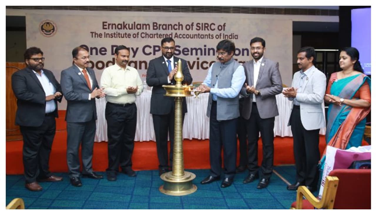 ജിഎസ്ടി റിട്ടേണ് ജനുവരി 10നകം ഫയല് ചെയ്യണമെന്ന് പുല്ലേല നാഗേശ്വര റാവു ജിഎസ്ടി റിട്ടേണ് ജനുവരി 10നകം ഫയല് ചെയ്യണമെന്ന് പുല്ലേല നാഗേശ്വര റാവു