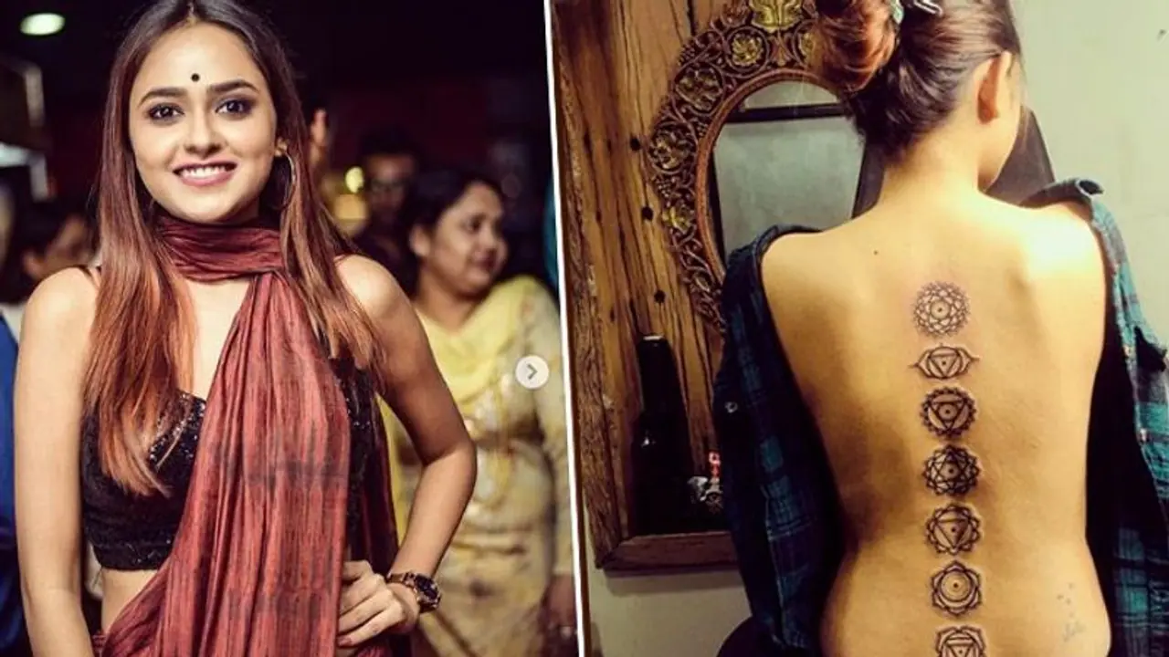 খোলা পিঠের ব্লাউজের হটকায় 'হটনেস অ্যালার্ট' মিশমির, চক্র খাঁজের ট্যাটুতে চোখ আটকে নেটিজেনদের খোলা পিঠের ব্লাউজের হটকায় 'হটনেস অ্যালার্ট' মিশমির, চক্র খাঁজের ট্যাটুতে চোখ আটকে নেটিজেনদের