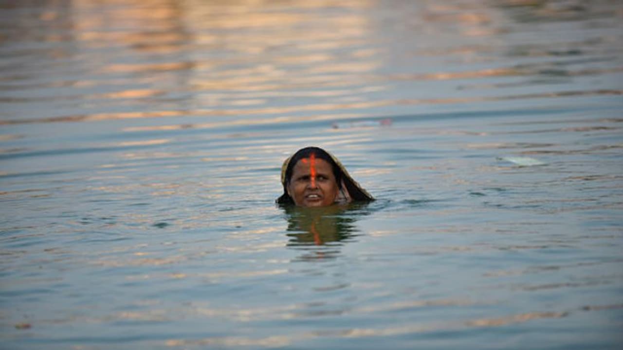 এক ক্লিকেই মিলবে গঙ্গা জল, ঘরে বসেই এবার অর্জন সাগর স্নানের পুণ্য এক ক্লিকেই মিলবে গঙ্গা জল, ঘরে বসেই এবার অর্জন সাগর স্নানের পুণ্য