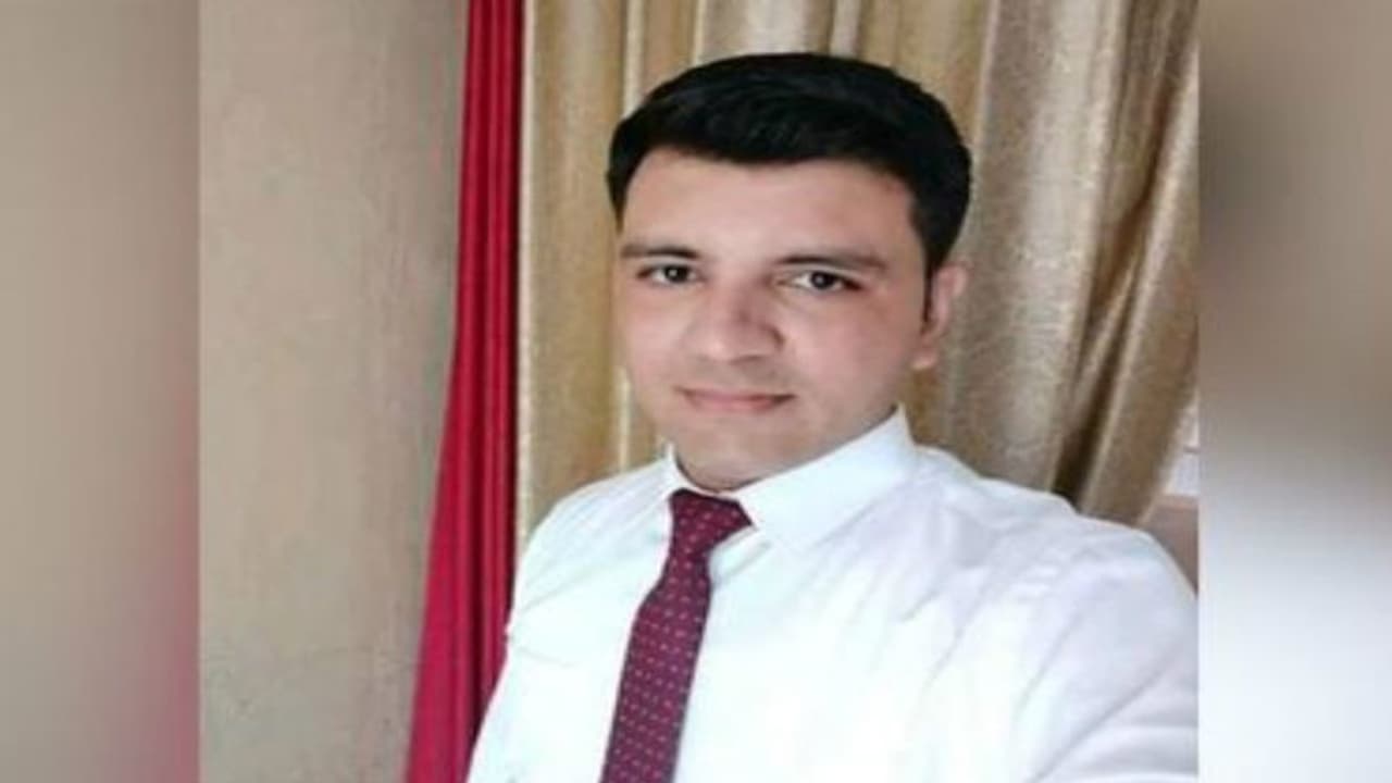 हिन्दू और मुस्लिम के बीच फैल रही नफरत से दुखी IPS ने छोड़ा फेसबुक, लिखा, अब सोशल बचा हीं नहीं हिन्दू और मुस्लिम के बीच फैल रही नफरत से दुखी IPS ने छोड़ा फेसबुक, लिखा, अब सोशल बचा हीं नहीं