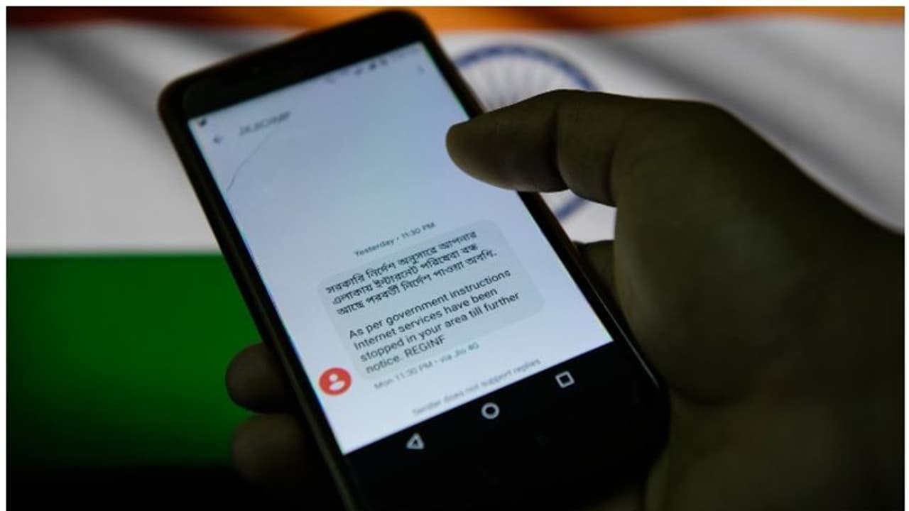 പ്രക്ഷോഭങ്ങൾക്കിടയിൽ ഗവൺമെന്റ് ഇന്റർനെറ്റ് അപ്പാടെ റദ്ദാക്കുമ്പോൾ ഡിജിറ്റൽ ഇന്ത്യയിൽ നടക്കുന്നത് മൗലികാവകാശലംഘനമോ ? പ്രക്ഷോഭങ്ങൾക്കിടയിൽ ഗവൺമെന്റ് ഇന്റർനെറ്റ് അപ്പാടെ റദ്ദാക്കുമ്പോൾ ഡിജിറ്റൽ ഇന്ത്യയിൽ നടക്കുന്നത് മൗലികാവകാശലംഘനമോ ?